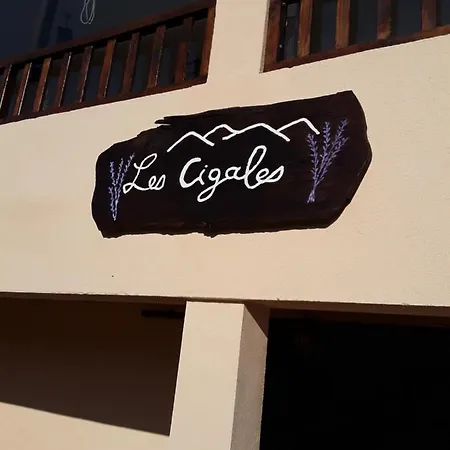 Les Cigales בית הארחה *